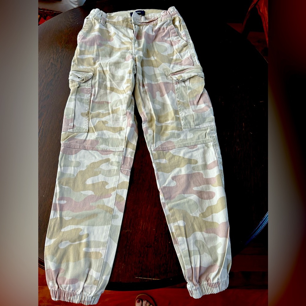 Ladies - Aeropostale Cargo Joggers - XS